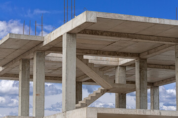 Obraz premium Construction of a multi-storey concrete monolithic building
