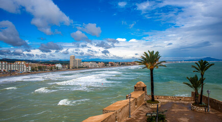 Fototapeta na wymiar Vue panoramique de la plage de Peníscola, Communauté Valencienne, Espagne