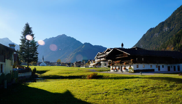 Beautiful alpine village Pertisau with its large traditional rustic houses in the Austrian Alps on a sunny spring day (Pertisau, Austria)     