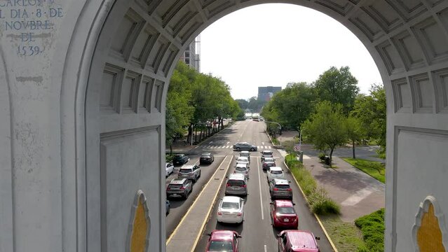 Avenida vallarta monumento de la antigua entrada a la ciudad de guadalajara. arcos vallarta