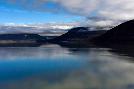 After dropping us off on the shore close to some other caves, Chris Blakeley and Mark Wright take to the lake in the Zodiac 3 inflatable boat to check out anotyher area on the other side.