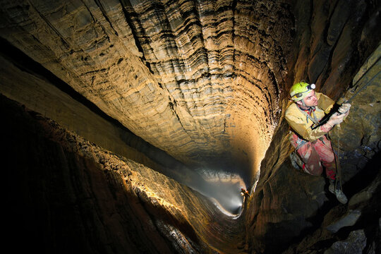 Looking down the Miao Keng shaft, one of the largest unbroken shafts in the world.