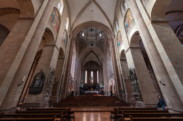 Fototapeta na wymiar The stunning Mainz Cathedral; a Roman Catholic church 1,000 years old.