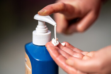 girl applying sunscreen in australia in summer