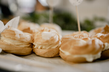 sweet wreaths with cream