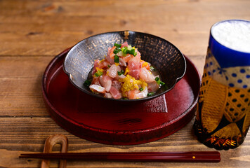 刺身の切り落としの菊の花和え