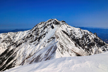Fototapeta na wymiar 冠雪の八ヶ岳連峰の赤岳