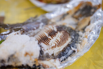 Fish baked in salt dish