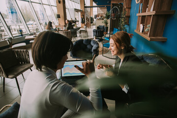 Two hipster business women at the cafe