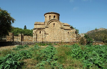 Fototapeta na wymiar L'église Notre-Dame de Fodélé près de Gazi en Crète