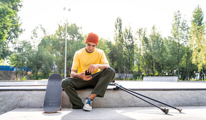 amputated skater spending time at the skatepark