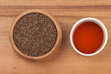 an annual plant of the honey family The stem is 60-90cm high and bristle, and the leaves are opposite and wide egg-shaped.
 꿀풀과의 한해살이풀. 줄기는 높이가 60~90cm이고 모가 지며, 잎은 마주나고 넓은 달걀 모양이다.