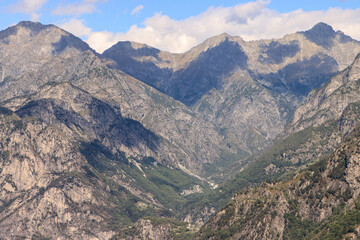 Wildromantische Bernina-Alpen; Blick von Süden ins Val Codera mit Pizzo di Prata (2727m), Sass...