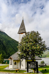 Vernagt, Stausee, Dorf, Kirche, Schnalstal, Schnals, Bergtal, Bergstrasse, Seerundweg, Wanderweg, Herbst, Berge, Südtirol, Italien