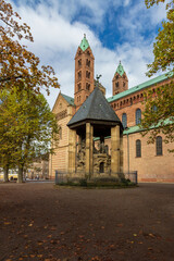 Obraz premium Speyer Cathedral in autumn. Side view, Germany, Europe