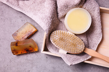 Cosmetic set for dry massage and towel