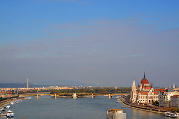 Fototapeta na wymiar View of the Danube river and the Hungarian Parliament