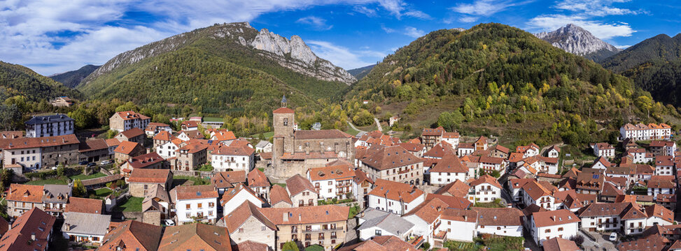 town of Isaba, Roncal Valley, Navarra, Pyrenean mountain range, Spain