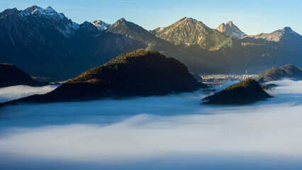 Berge im Nebelmeer