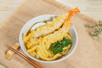 海老天がのったカレーうどん