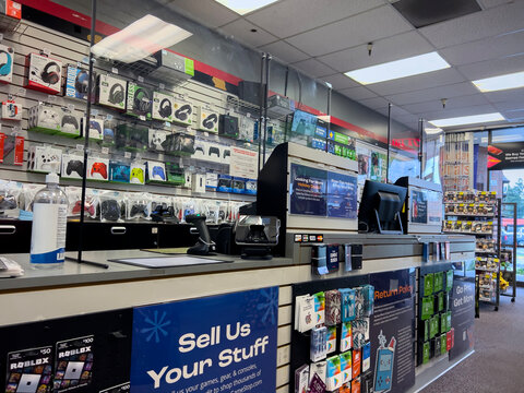 Different packed Xbox 360 Games for sale in a Blockbuster retail store  Stock Photo - Alamy