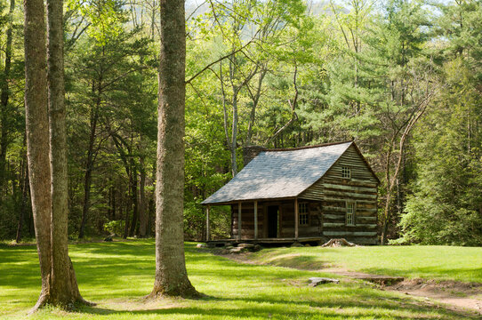 The Carter Shields cabin in Cades Cove.; Cades Cove, Great Smoky Mountains National Park, Tennessee.