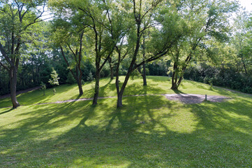 Fototapeta na wymiar garlough park hillock and trees within border of disc golf course in west saint paul minnesota