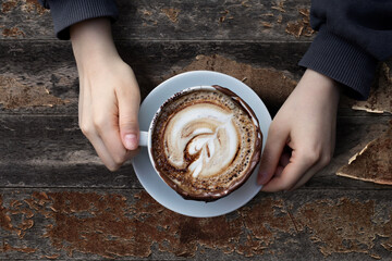 Fototapeta na wymiar hands holding a cup of coffee