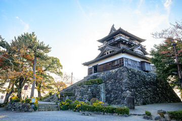 Obraz premium 秋の丸岡城 福井県坂井市 Maruoka Castle in autumn. Fukui Prefecture, Sakai City.