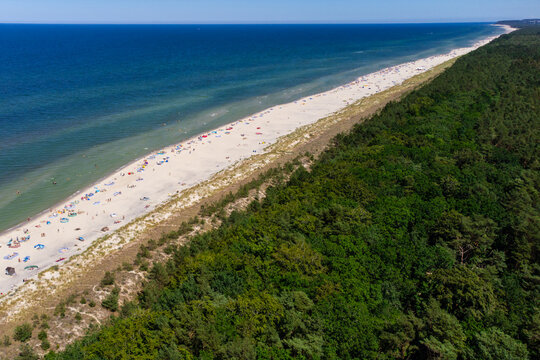 Plażą w Karwi