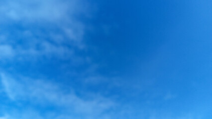 Obraz premium Blurry of blue sky with clouds. beautiful blue sky. holiday in summer. beautiful countryside.