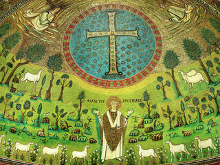 PARTICOLARE DEL MOSAICO NELL'ABSIDE A CUPOLA IN SANT'APOLLINARE IN CLASSE, RAVENNA, ITALY