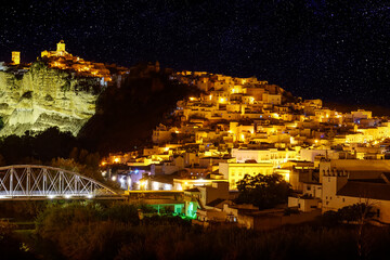 Fototapeta premium View of the picturesque town of Arcos de la Frontera at night with its white houses on the mountainside, Cadiz.