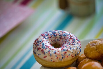 doughnuts with icing sugar eat;
fat;
flat;
epicure;
hole;
round;
taste;
traditional;