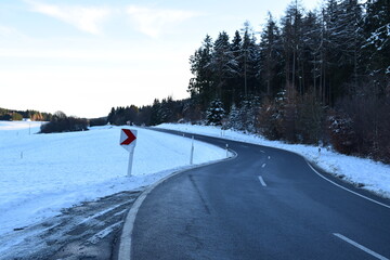 Strasse über die Hohe Acht im Schnee 12 /22