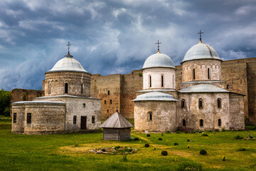 Fototapeta na wymiar Medieval churches inside Ivangorod fortress