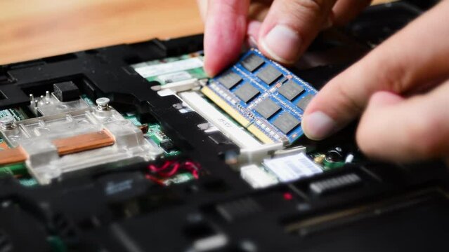 Installing pc computer laptop ntoebook operating memory ram module dimm IT