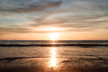 Obraz premium High contrast sunset over the beach