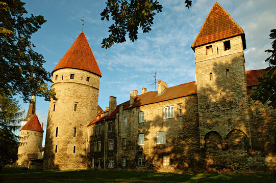 Remparts de la vieille ville m&eacute;di&eacute;vale de Tallinn, Estonie