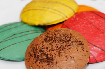 Gingerbread in diefferent colours on a plate