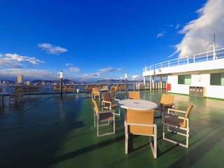 直島行フェリーの甲板風景　サンポート高松　瀬戸内海2
