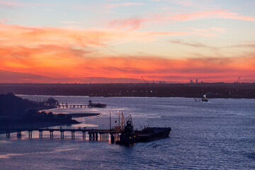Fototapeta premium St. Johns River in Jacksonville City At Dusk