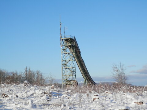 Die Harzhausschanze in Benneckenstein im Harz im Winter