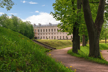 Obraz premium View of the alley in Gatchina Park and Gatchina palace on a sunny summer day, Gatchina, Leningrad region, Russia