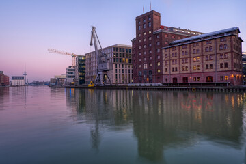 Stadthafen und Industriegebäude mit Kran in Münster