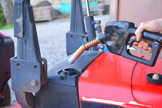Traktor mit Diesel betanken