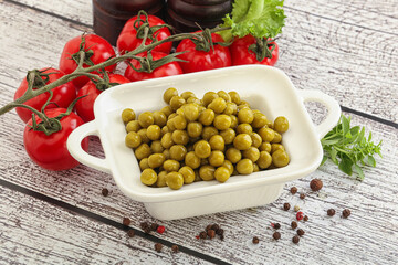 Canned sweet green peas conserve