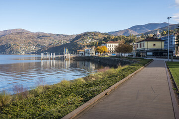 Fototapeta na wymiar The beautiful walk along the lakefront of Luino