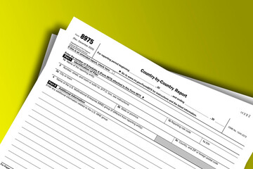 Obraz premium Form 8975 documentation published IRS USA 12.17.2020. American tax document on colored