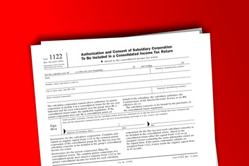 Form 1122 documentation published IRS USA 07.17.2012. American tax document on colored - obrazy, fototapety, plakaty
